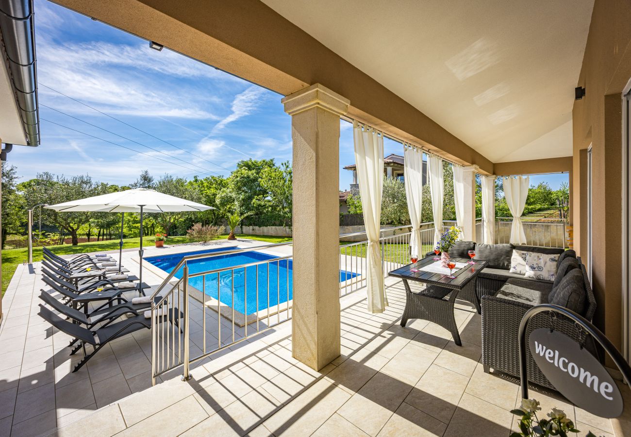 Villa in Divšici - Villa Karla near Pula for 8 persons with private pool, kids playground & pet friendly
