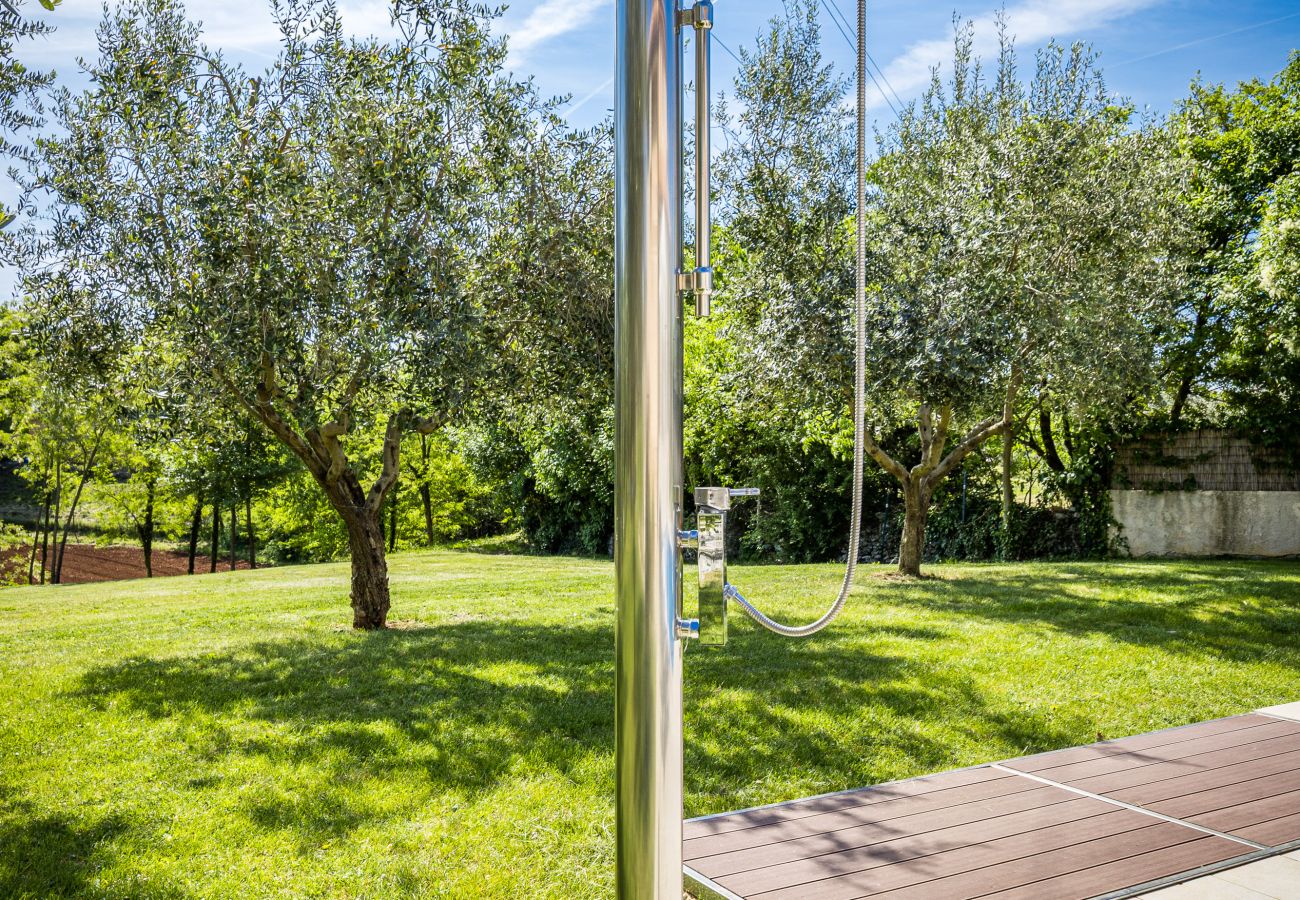 Villa in Divšici - Villa Karla near Pula for 8 persons with private pool, kids playground & pet friendly