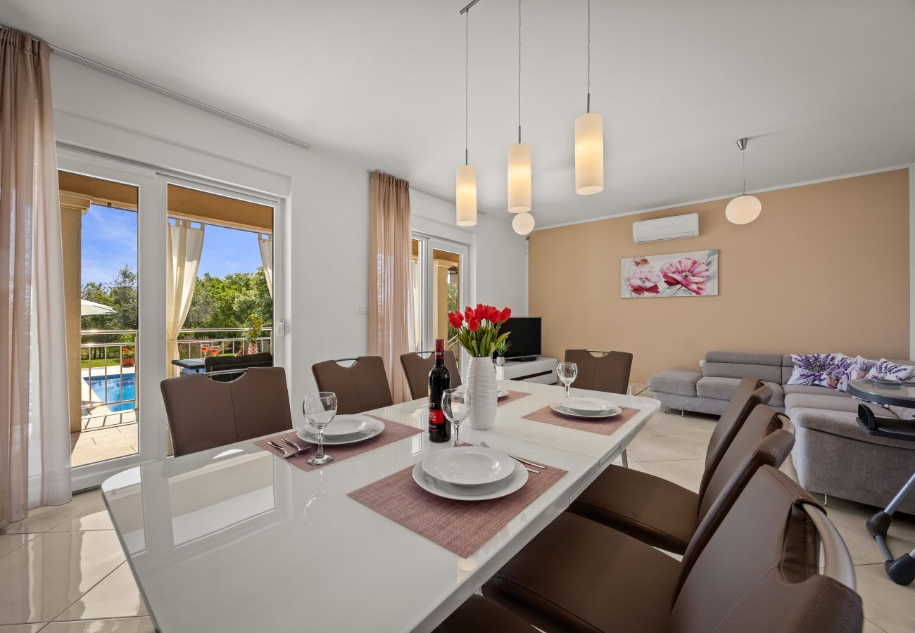 Villa in Divšici - Villa Karla near Pula for 8 persons with private pool, kids playground & pet friendly