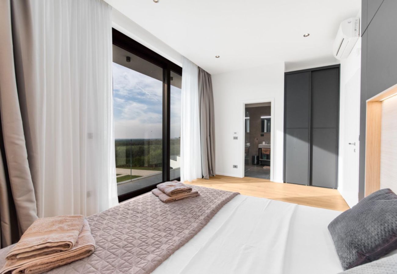 Villa in Deklici - Villa Nura for 8 persons near Poreč with 36 m2 heated pool, with sauna & sea view 