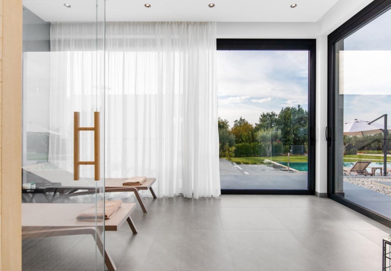 Villa in Deklici - Villa Nura for 8 persons near Poreč with 36 m2 heated pool, with sauna & sea view 