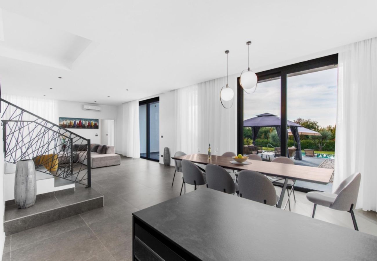 Villa in Deklici - Villa Nura for 8 persons near Poreč with 36 m2 heated pool, with sauna & sea view 