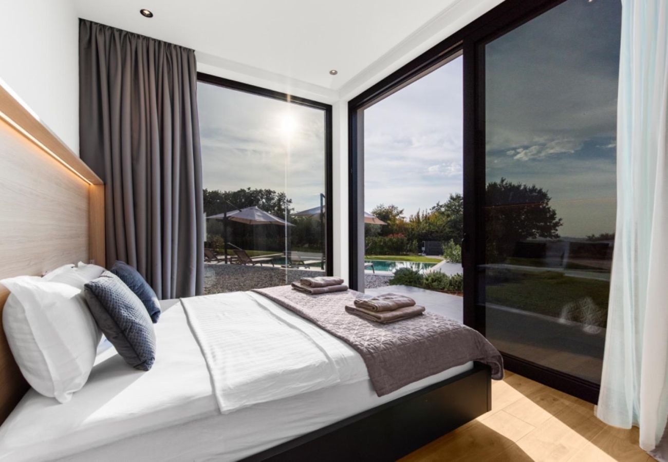 Villa in Deklici - Villa Nura for 8 persons near Poreč with 36 m2 heated pool, with sauna & sea view 