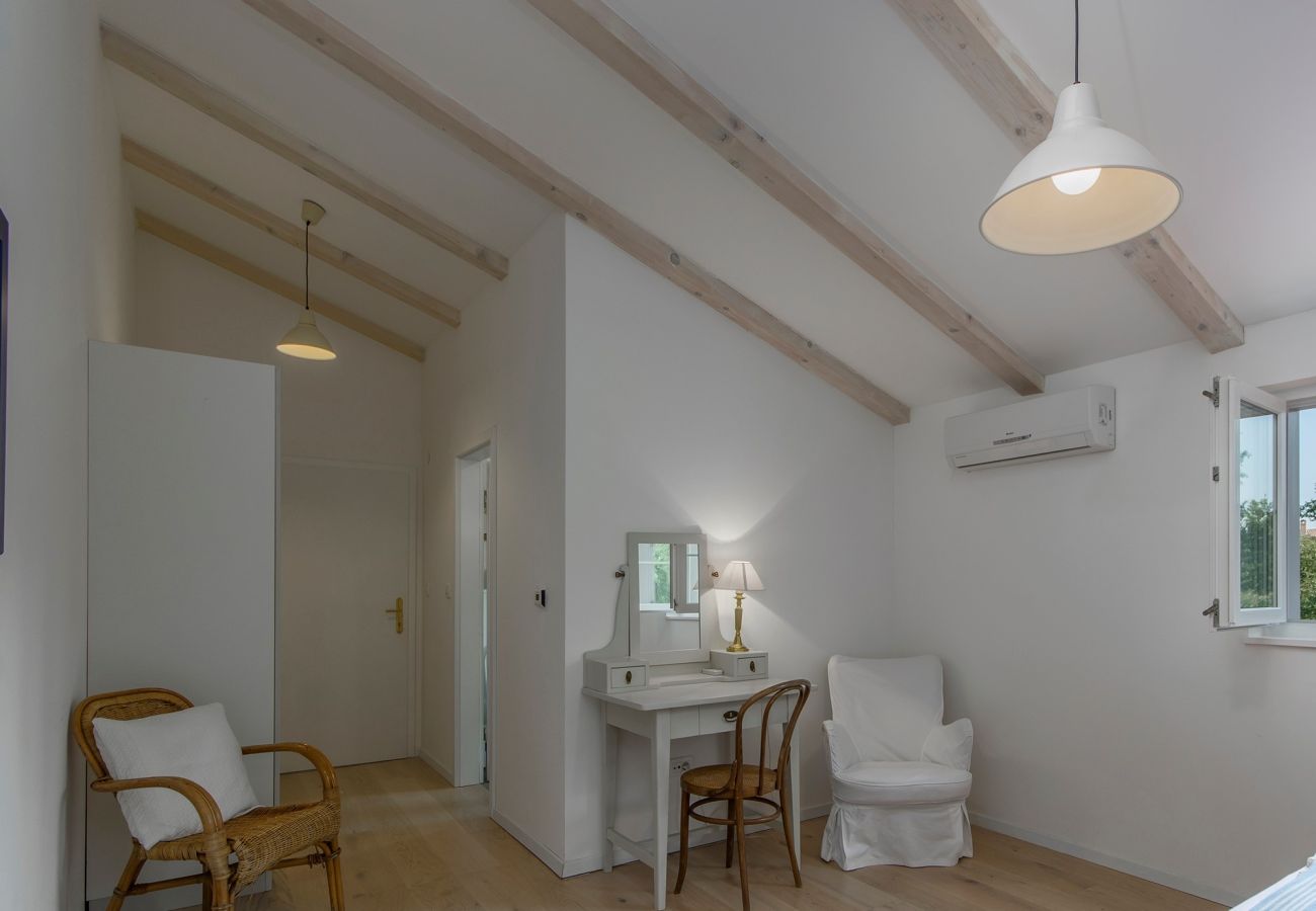 Villa in Modrušani - Villa Tre Colonne for 10 persons in Central Istria with 60 m2 private pool & sauna 