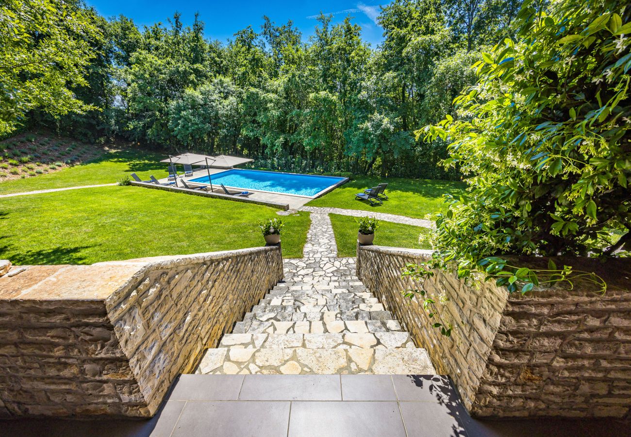 Villa in Modrušani - Villa Tre Colonne for 10 persons in Central Istria with 60 m2 private pool, mini golf & sauna 