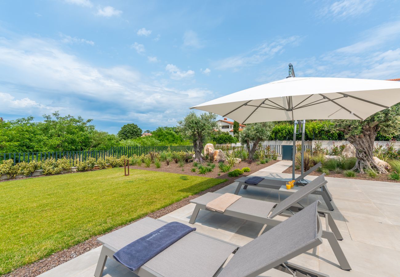Villa in Višnjan - Villa Visignano near Poreč for 8 people with 49 m2 heated pool, wellness & sea view