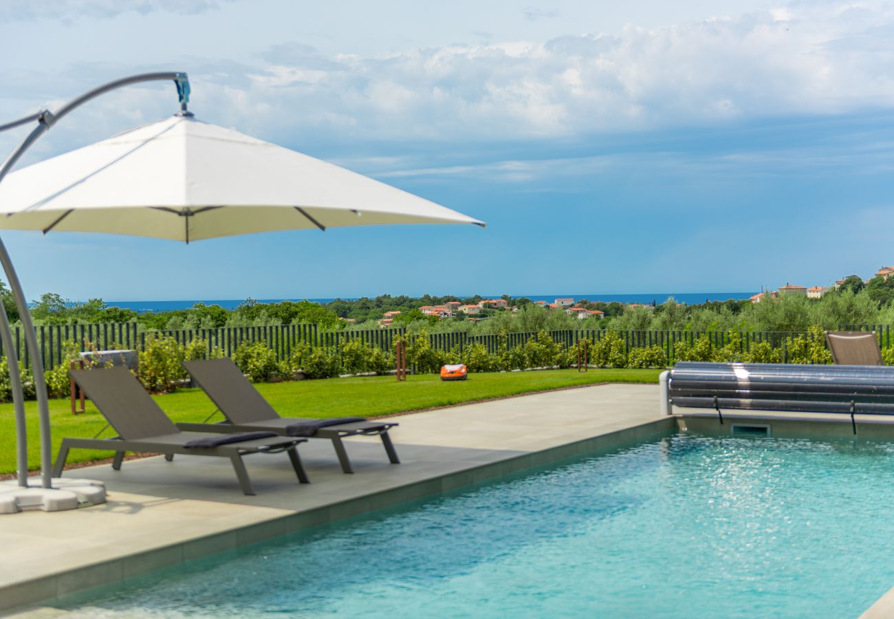 Villa in Višnjan - Villa Visignano near Poreč for 8 people with 49 m2 heated pool, wellness & sea view