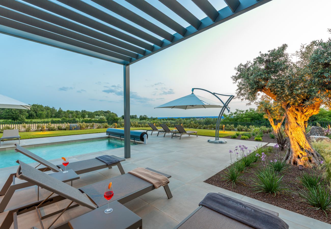 Villa in Višnjan - Villa Visignano near Poreč for 8 people with 49 m2 heated pool, wellness & sea view