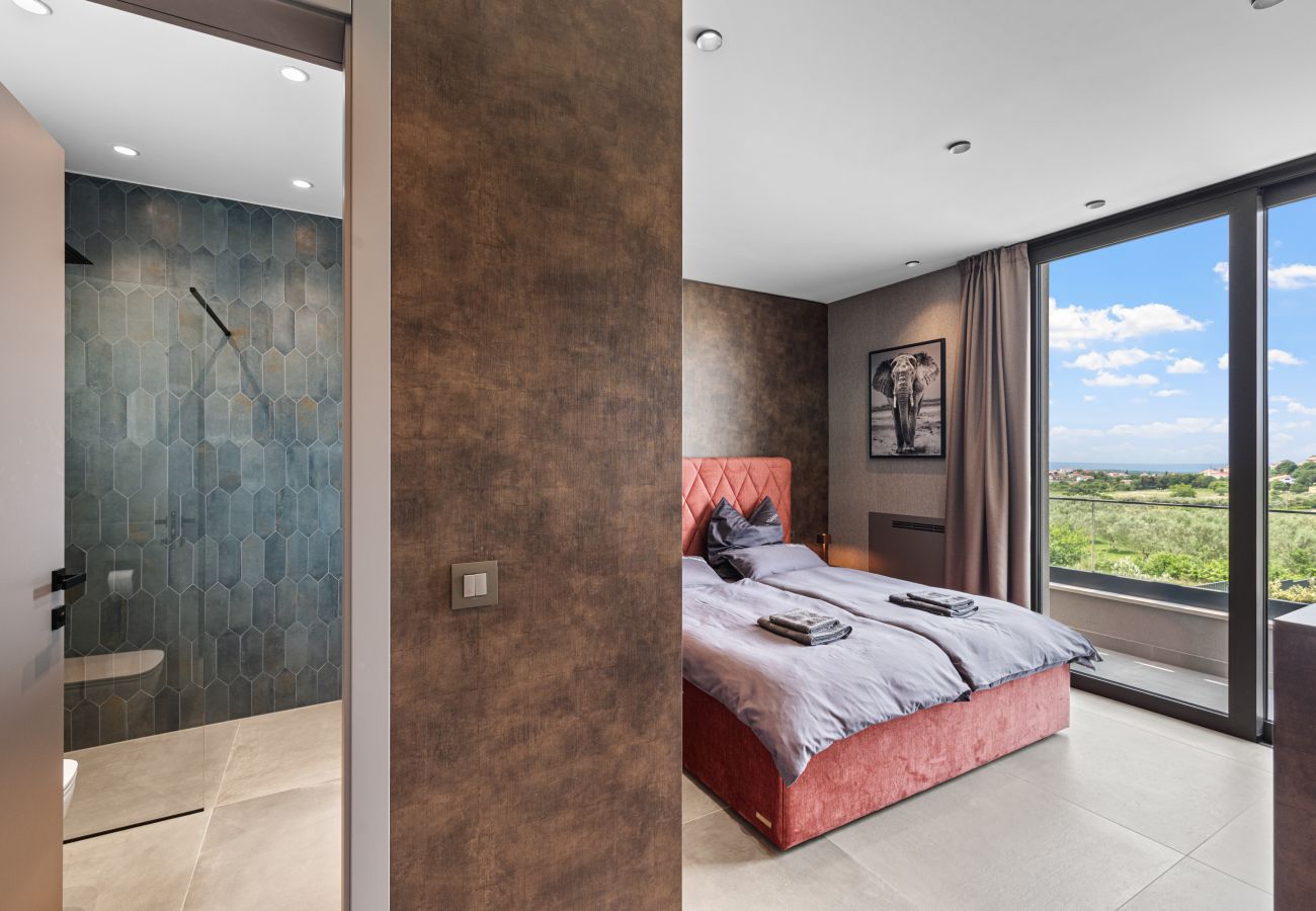 Villa in Višnjan - Villa Visignano near Poreč for 8 people with 49 m2 heated pool, wellness & sea view