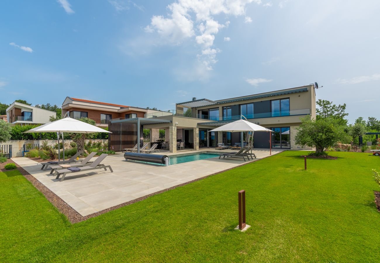 Villa in Višnjan - Villa Visignano near Poreč for 8 people with 49 m2 heated pool, wellness & sea view
