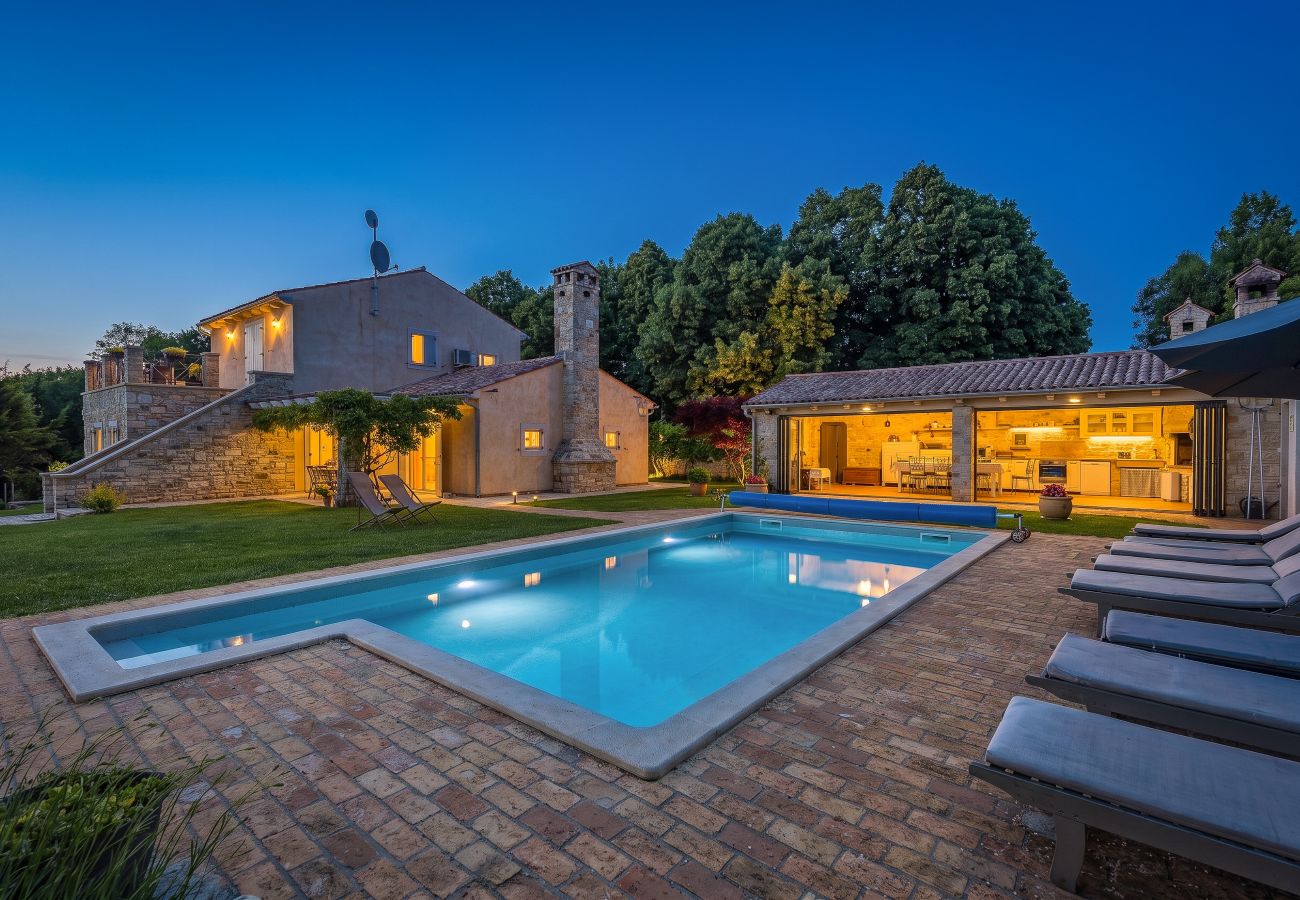Villa in Prodol - Villa Lipa for 8 persons near Pula with 41 m2 heated pool, beautiful garden, sauna & kids playground