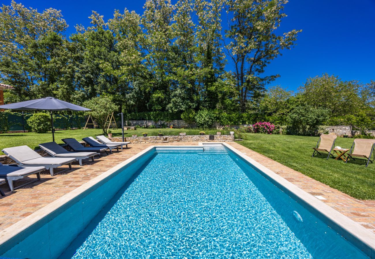 Villa in Prodol - Villa Lipa for 8 persons near Pula with 41 m2 heated pool, beautiful garden, sauna & kids playground