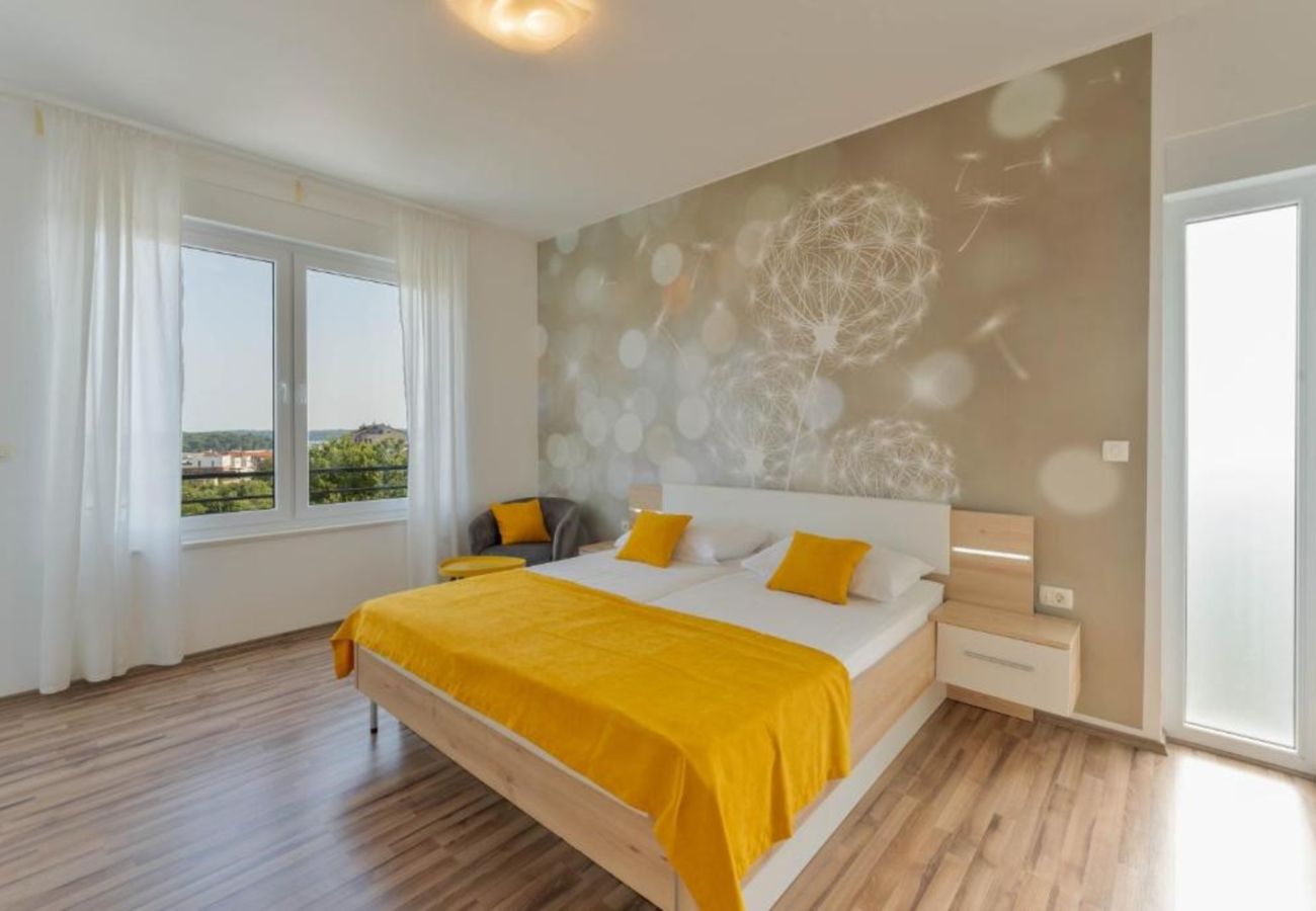 Villa in Medulin - Villa Chillax in Medulin for 10 people with 47 m2 private pool, jacuzzi & sea view - only 400 meters from beach