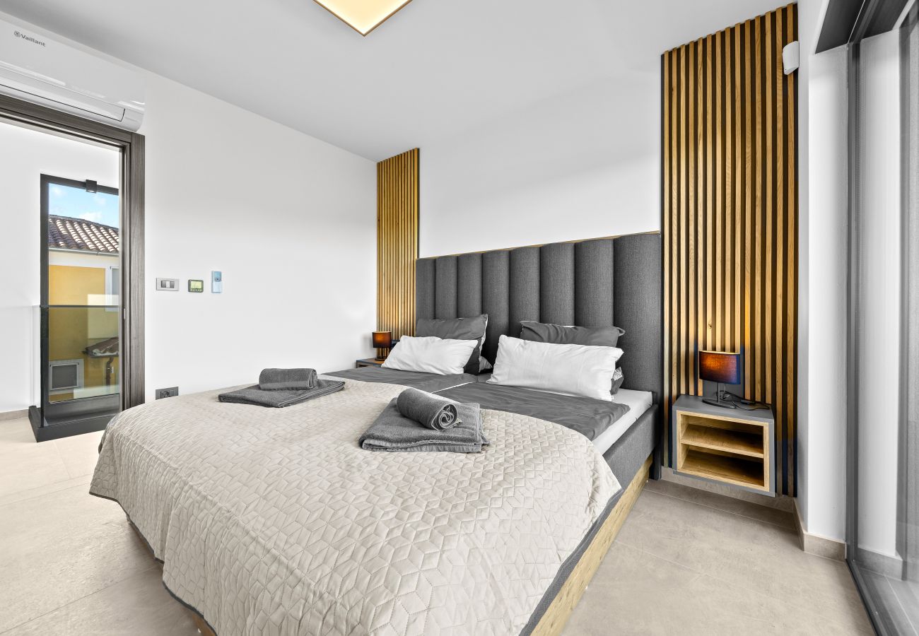 Villa in Ližnjan - Villa Malena near Medulin for 8 persons with 51 m2 heated pool, wellness & beautiful sea view