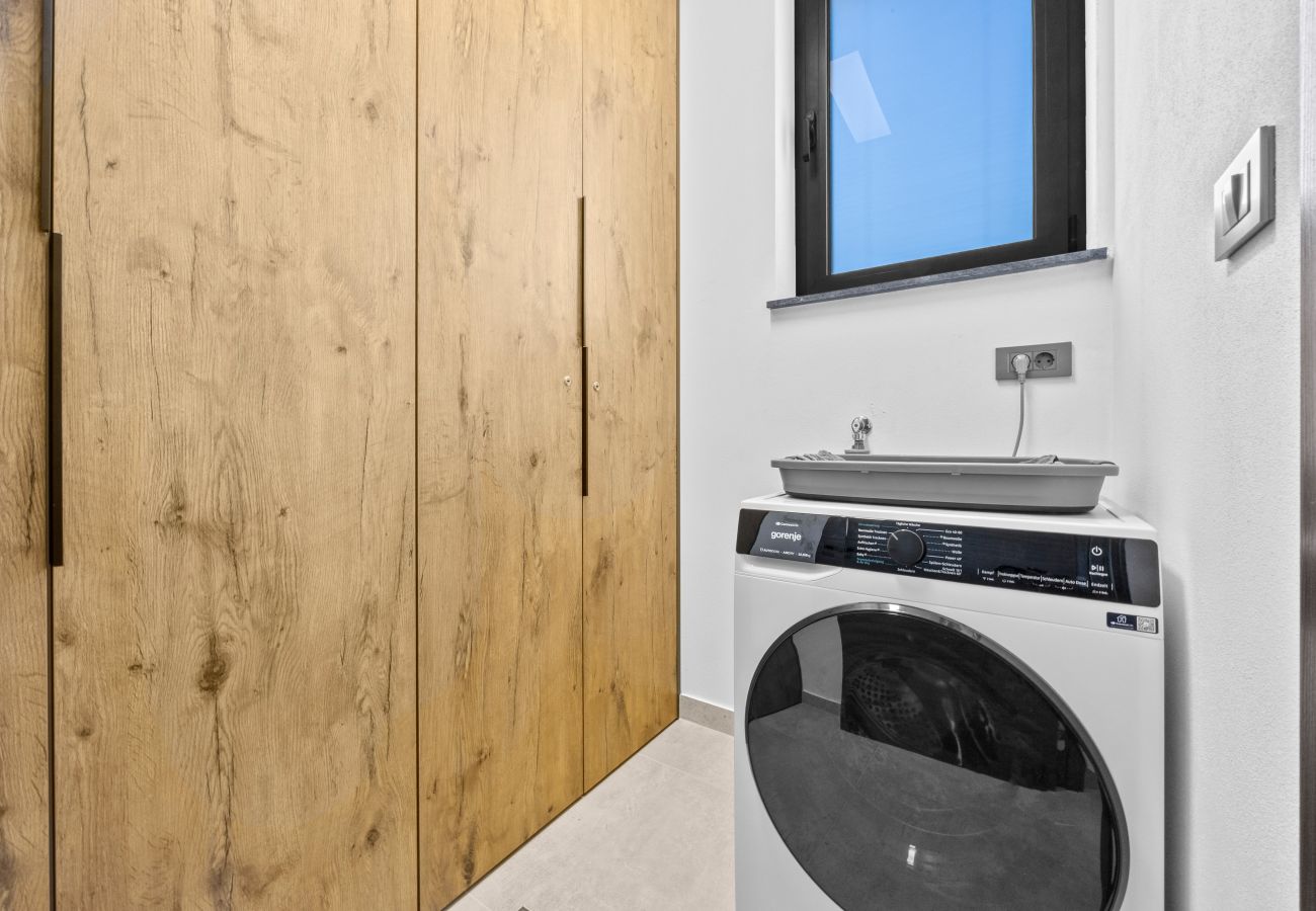 Villa in Ližnjan - Villa Malena near Medulin for 8 persons with 51 m2 heated pool, wellness & beautiful sea view