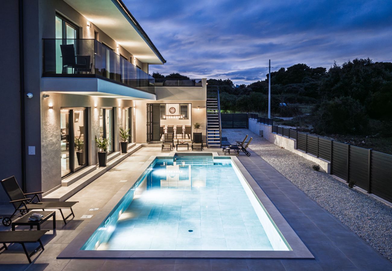 Villa in Ližnjan - Villa Malena near Medulin for 8 persons with 51 m2 heated pool, wellness & beautiful sea view