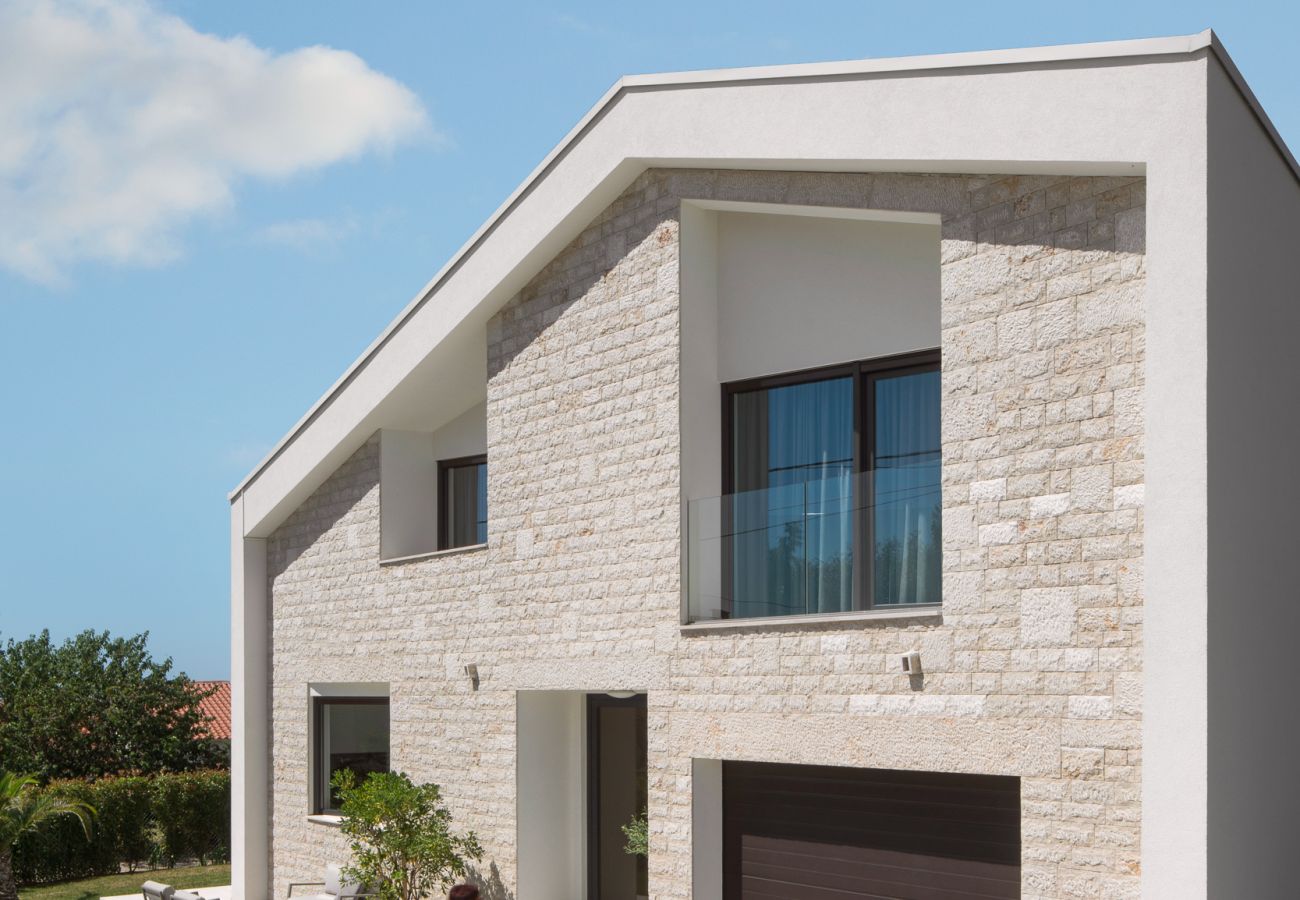 Villa in Brnobici - Villa Mariva for 8 persons near Poreč with 44 m2 heated pool, sea view, fitness & kids playground