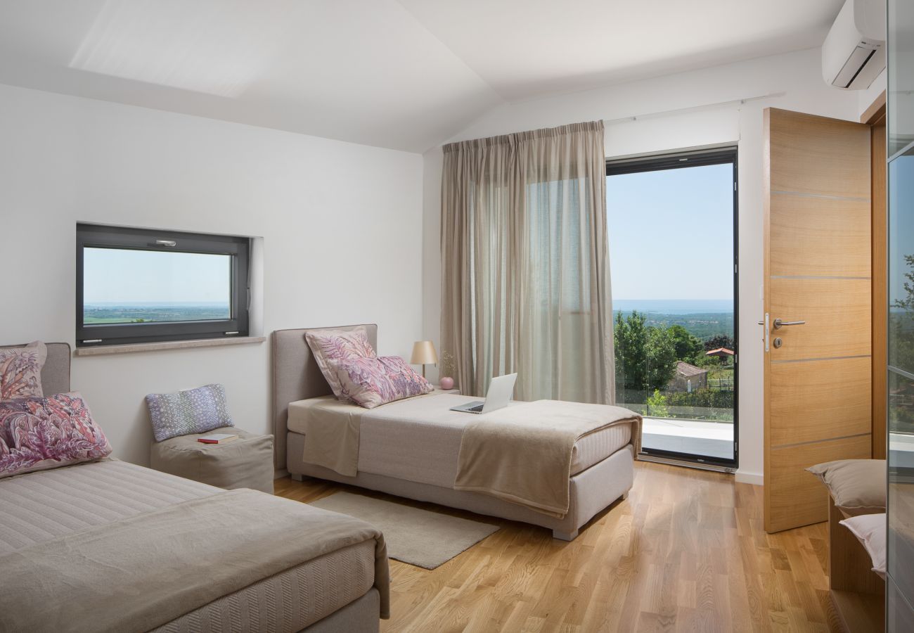 Villa in Brnobici - Villa Mariva for 8 persons near Poreč with 44 m2 heated pool, sea view, fitness & kids playground