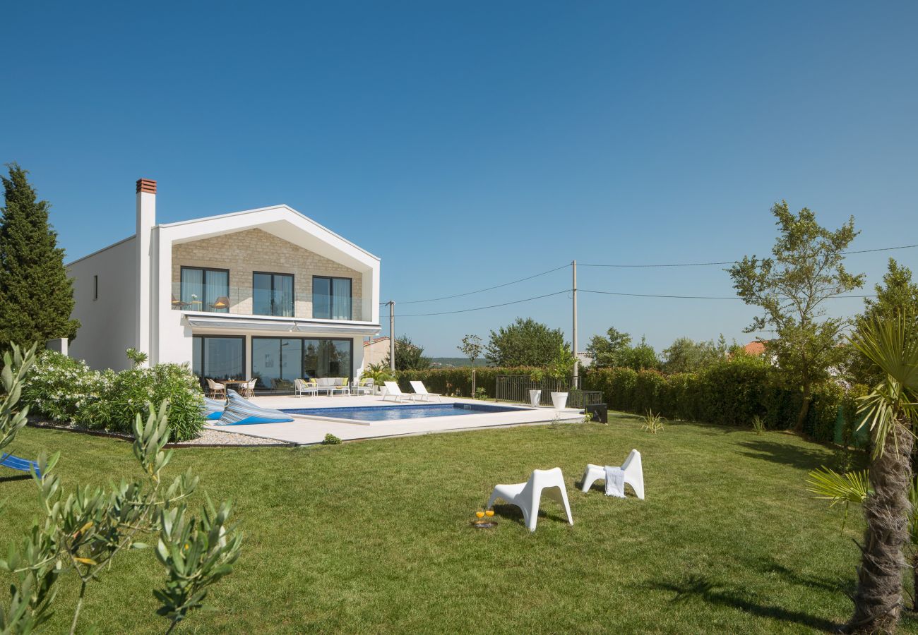 Villa in Brnobici - Villa Mariva for 8 persons near Poreč with 44 m2 heated pool, sea view, fitness & kids playground