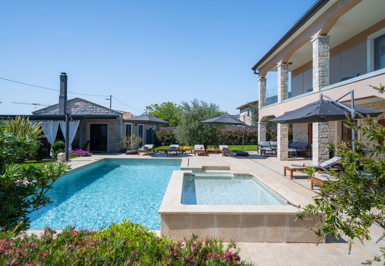 Villa in Valentici - Villa Gambin near Poreč for 8 persons with private 36 m2 pool, whirlpool, kids playground & sea view