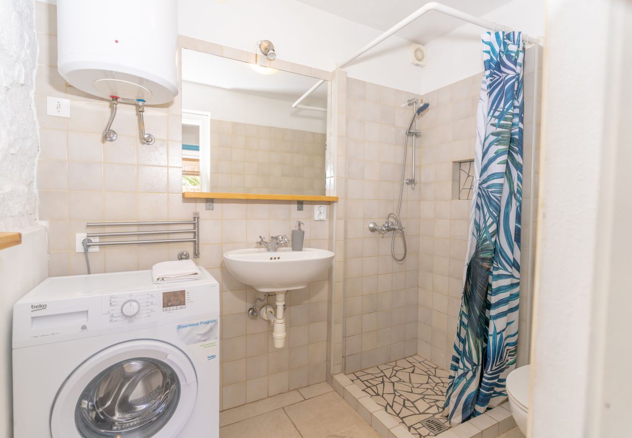 Villa in Peroj - Villa Weiße Feder near Fažana for 5 persons with small heated pool & sea view - only 1,2 km from beach 