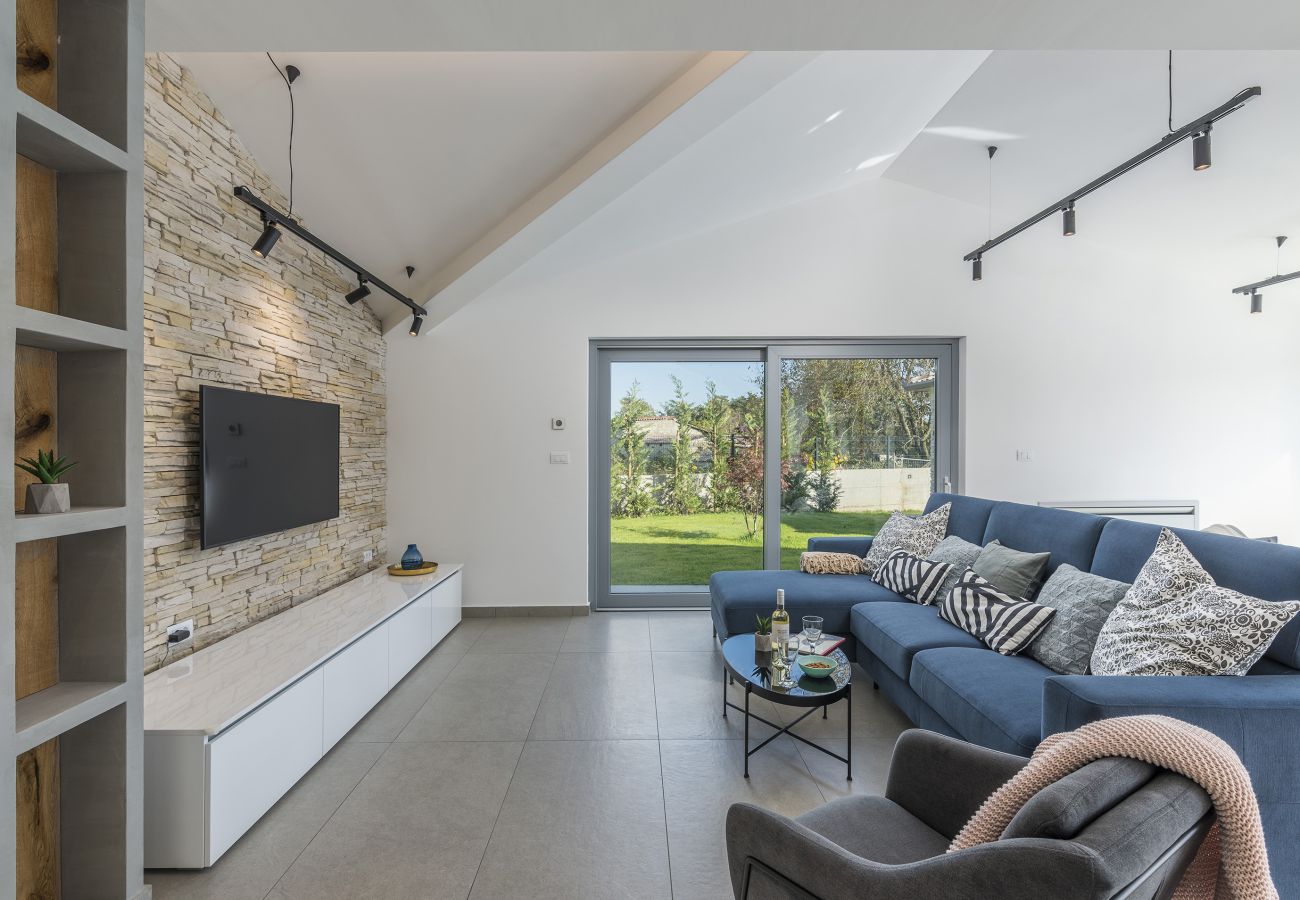 Villa in Mali Golji - Villa Aurelia near Labin for 9 persons with heated 60 m2 pool, wellness & kids playground