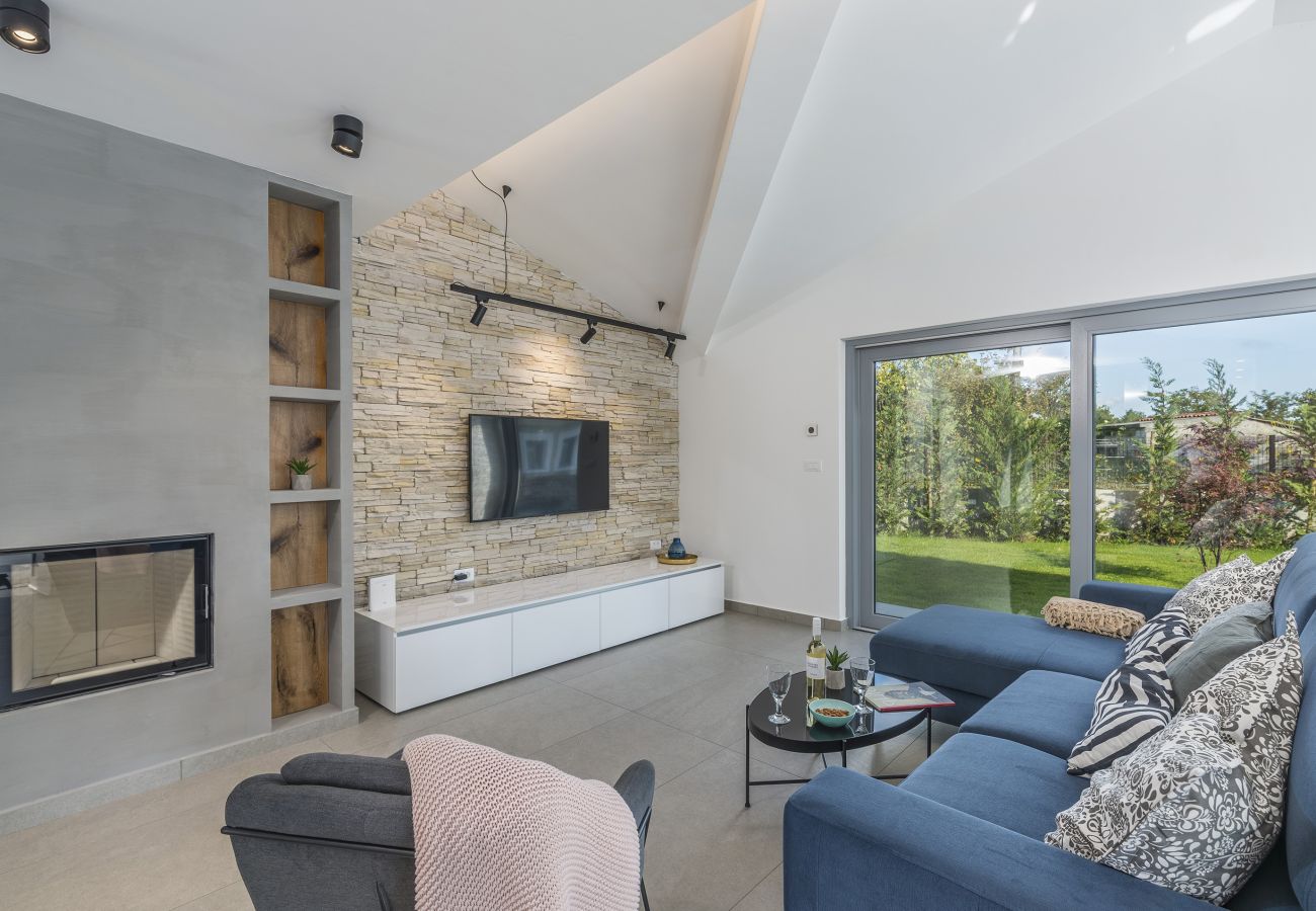 Villa in Mali Golji - Villa Aurelia near Labin for 9 persons with heated 60 m2 pool, wellness & kids playground