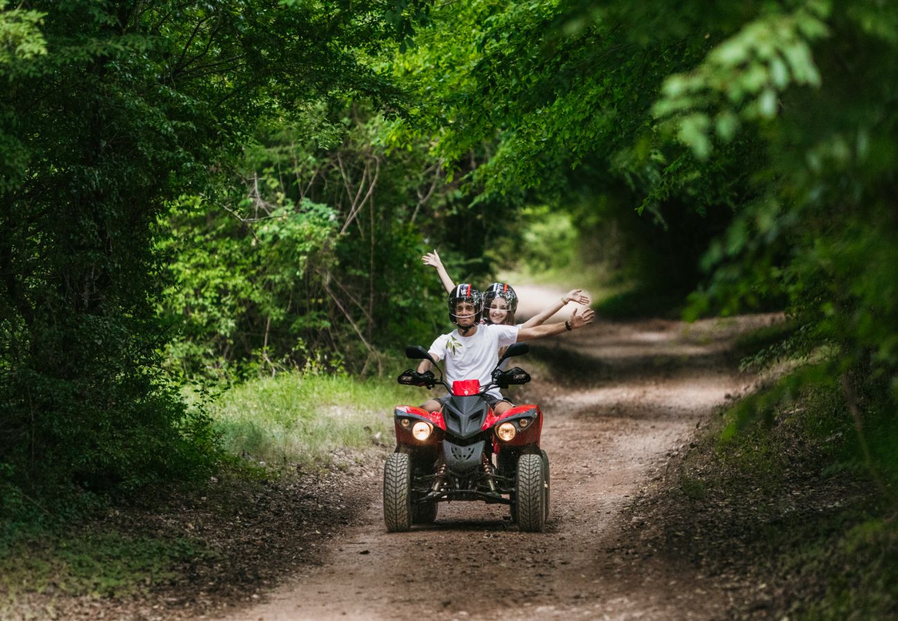 Villa in Cerion - Villa Nonni in Central Istria for 4 persons with 32 m2 private pool, jacuzzi, free bikes & kids playground