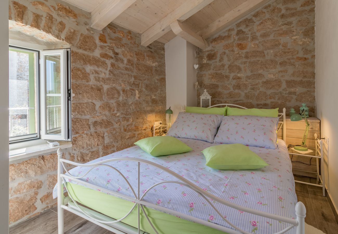 Villa in Cerion - Villa Nonni in Central Istria for 4 persons with 32 m2 private pool, jacuzzi, free bikes & kids playground