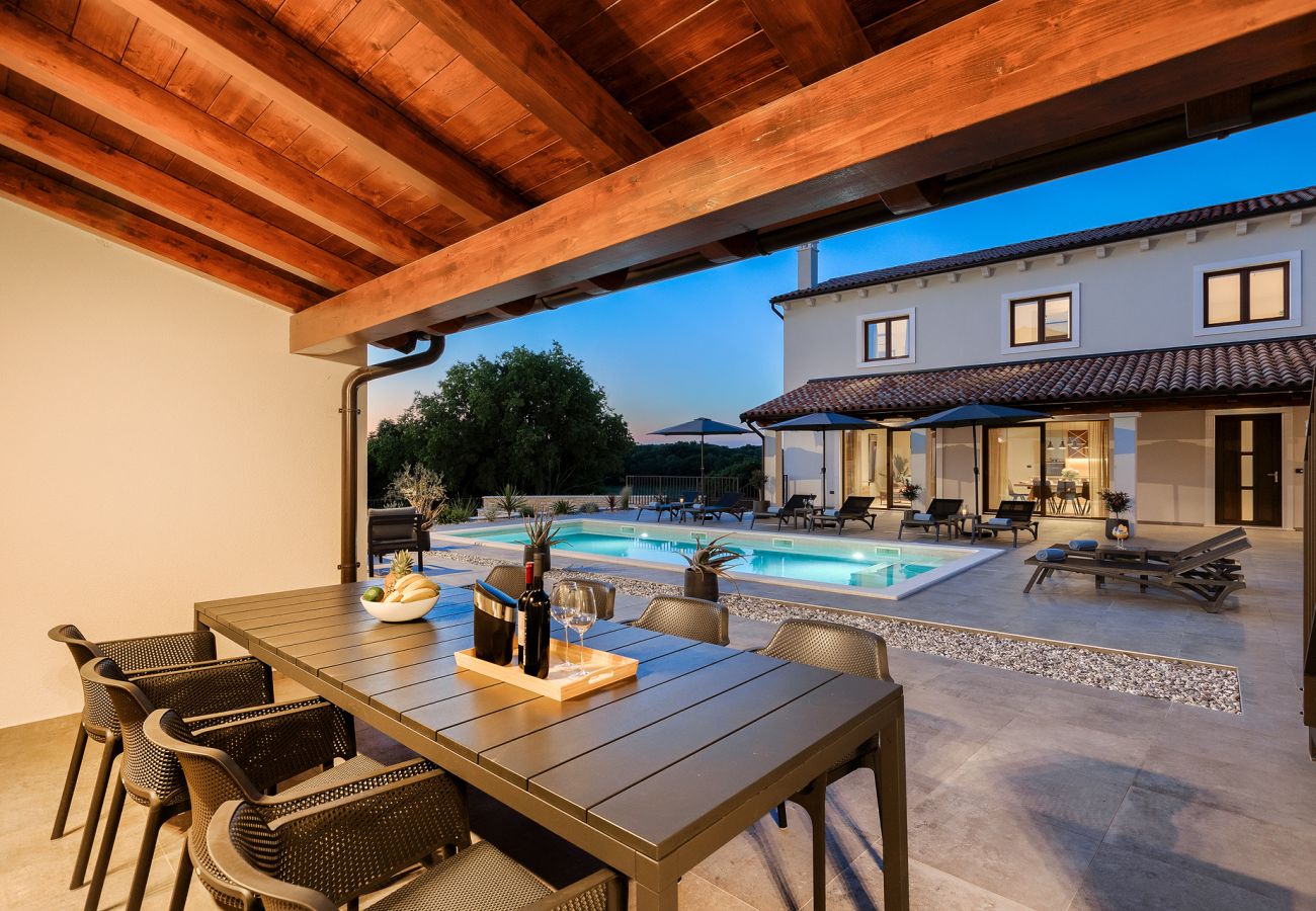 Villa in Valtura - Villa Sirola near Pula for 8 persons with 36 m2 private pool & kids activities