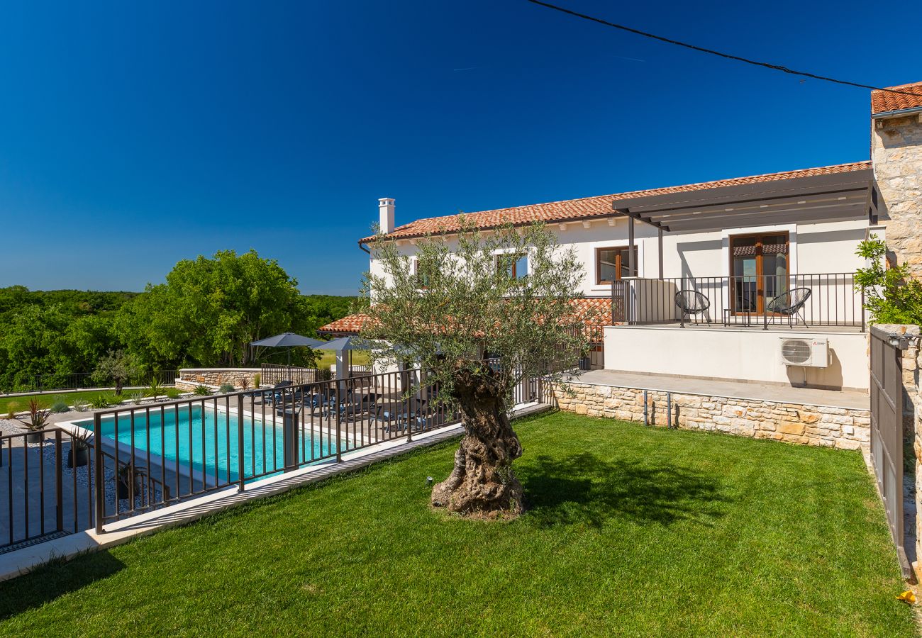 Villa in Valtura - Villa Sirola near Pula for 8 persons with 36 m2 private pool & kids activities