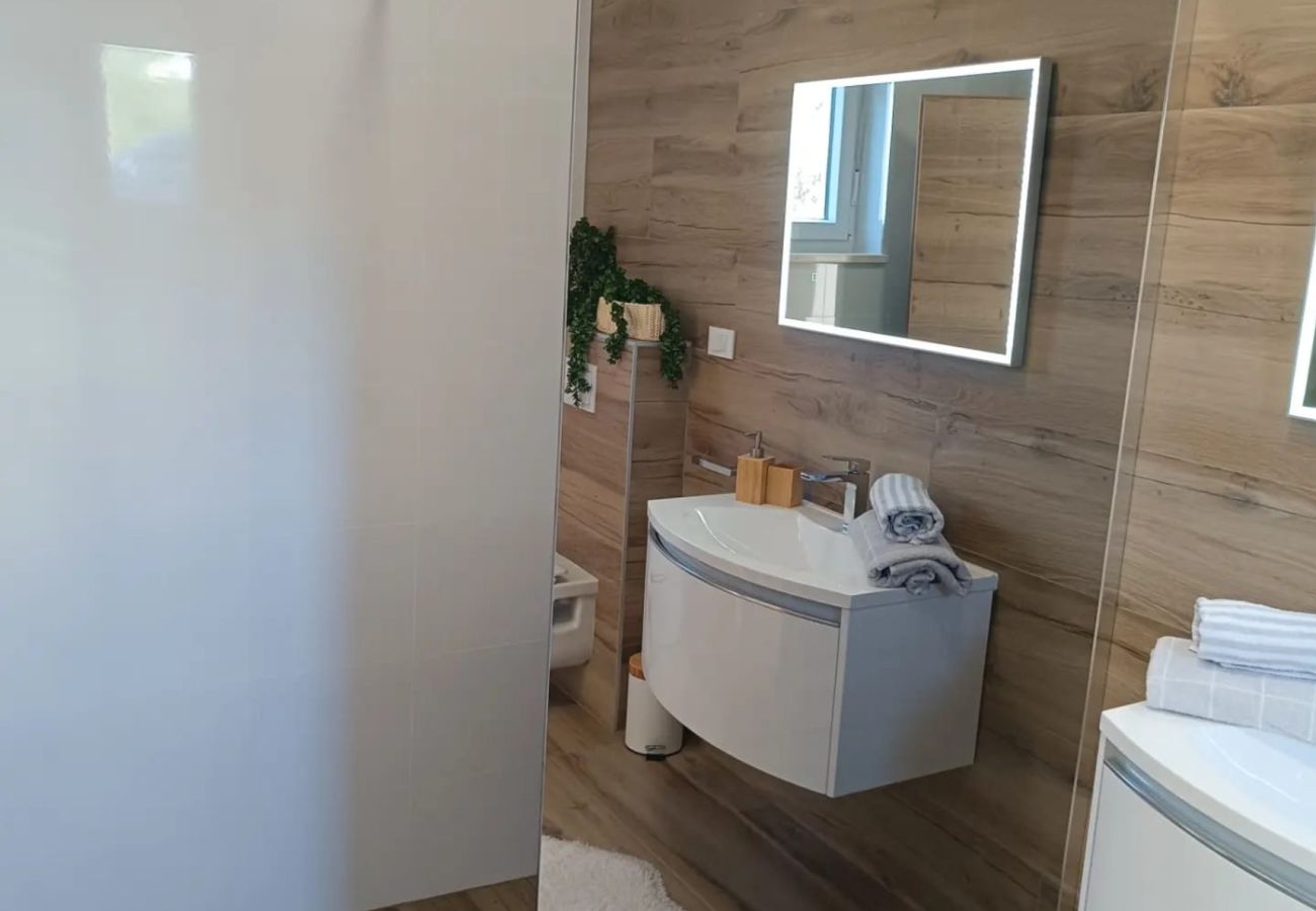 Villa in Pomer - Villa Pergosa near Medulin for 8 persons with 38 m2 pool, sea view - only 200 meters from beach