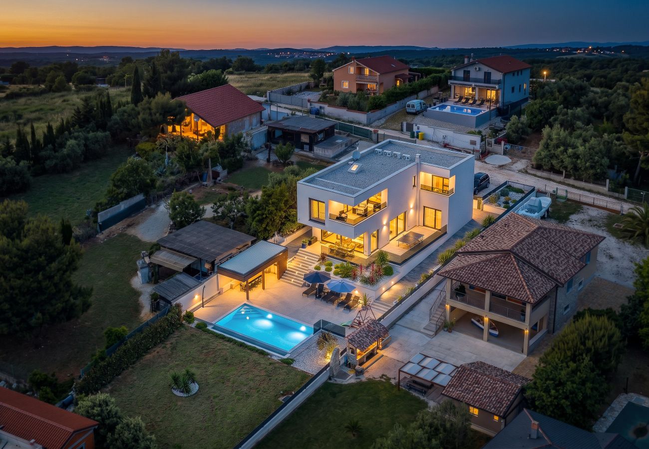 Villa in Pomer - Villa Pergosa near Medulin for 8 persons with 38 m2 pool, sea view - only 200 meters from beach