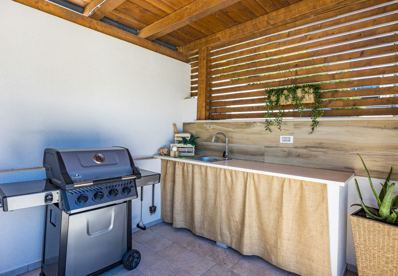 Villa in Pomer - Villa Pergosa near Medulin for 8 persons with 38 m2 pool, sea view - only 200 meters from beach