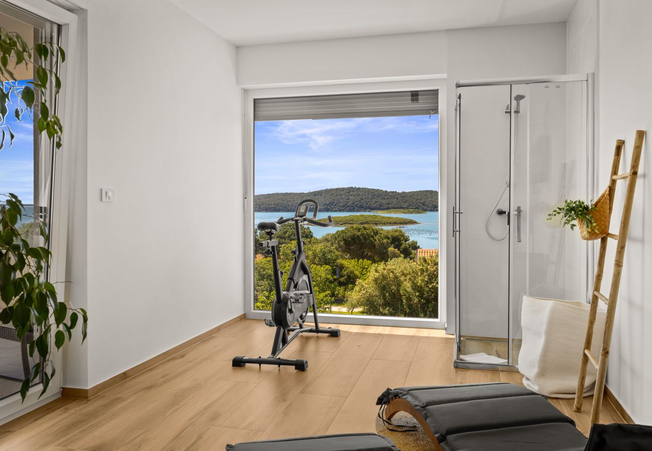 Villa in Pomer - Villa Pergosa near Medulin for 8 persons with 38 m2 pool, sea view - only 200 meters from beach