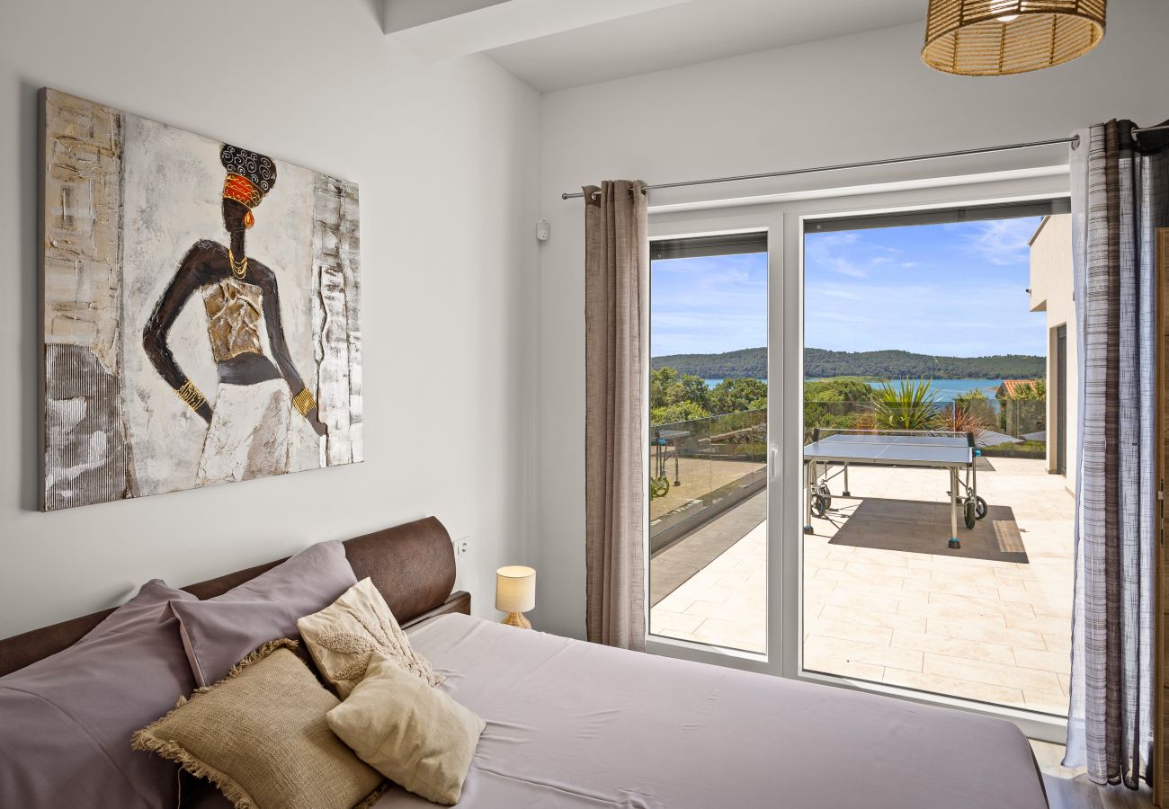 Villa in Pomer - Villa Pergosa near Medulin for 8 persons with 38 m2 pool, sea view - only 200 meters from beach