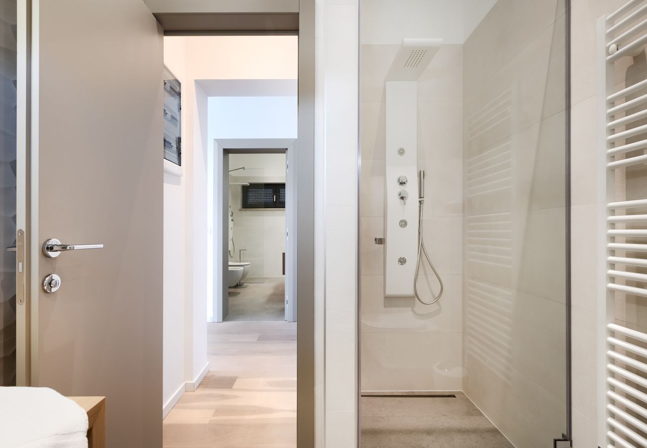 Villa in Vintijan - Luxury Villa PS Deluxe in Pula for 8 persons with 60 m2 heated pool, wellness & sea view