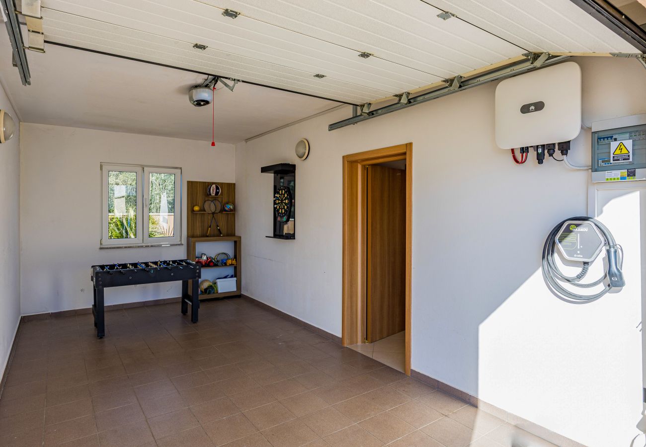 Villa in Pula - Villa Vesna for 6 persons near Pula with 32 m2 private pool, kids playground & free bikes