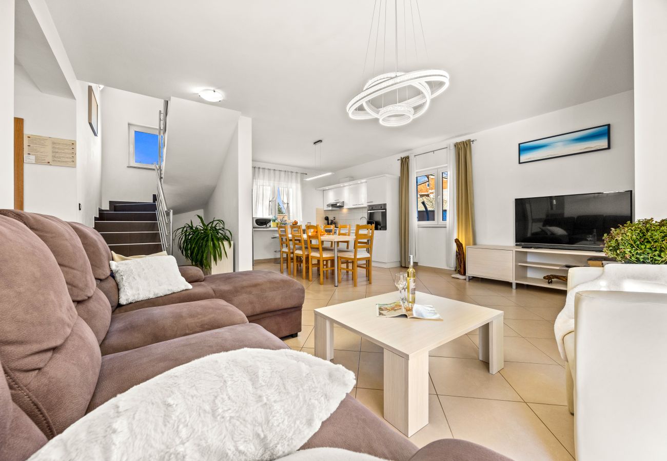 Villa in Pula - Villa Vesna for 6 persons near Pula with 32 m2 private pool, kids playground & free bikes