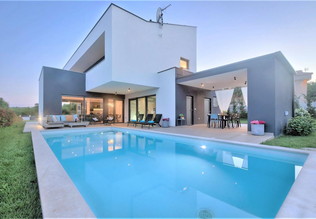 Villa in Rakalj - Villa Hedone in Rakalj for 6+2 persons with 45 m2 heated pool, wellness & recreational amenities