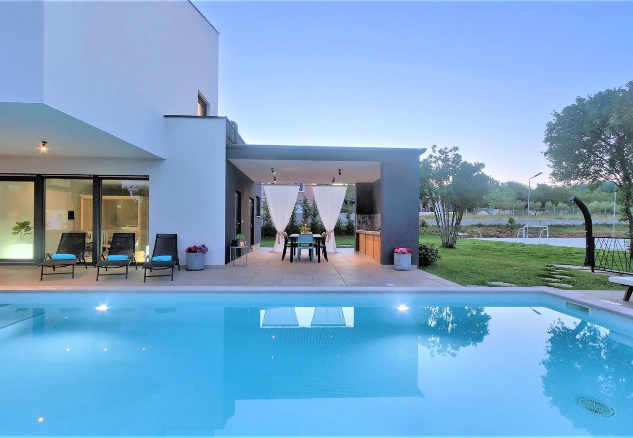 Villa in Rakalj - Villa Hedone in Rakalj for 6+2 persons with 45 m2 heated pool, wellness & recreational amenities