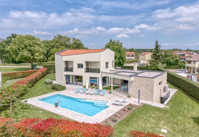 Villa in Kringa - Villa Nada for 8 persons in Central Istria with 55 m2 pool, wellness & free bikes