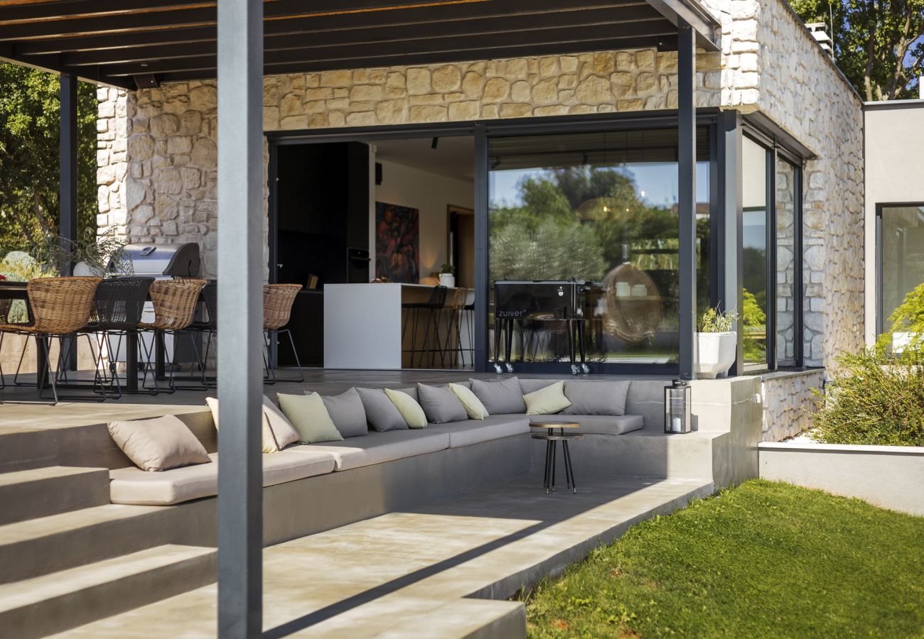 Villa in Brajkovici - Villa Ox in Central Istria for 14 persons with 56 m2 heated pool, kids playground & large garden