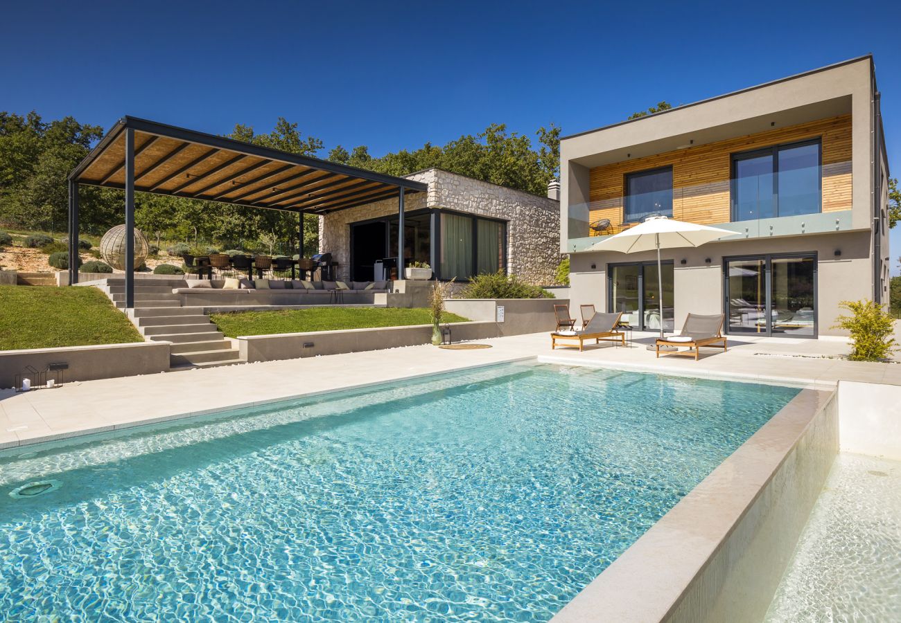 Villa in Brajkovici - Villa Ox in Central Istria for 14 persons with 56 m2 heated pool, kids playground & large garden