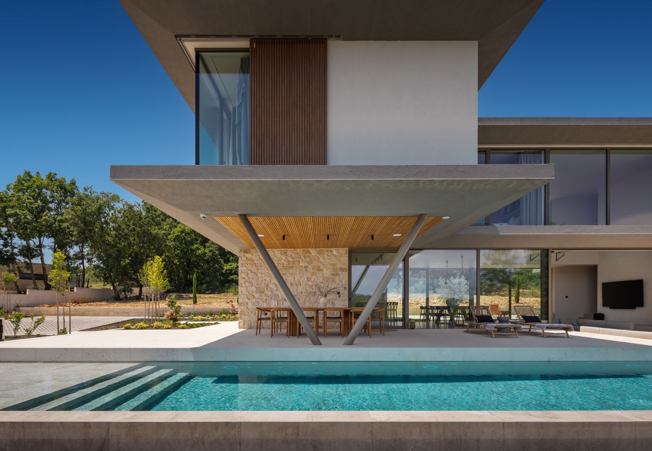 Villa in Brajkovici - Villa bOx in Central Istria for 14 persons with wellness, 54 m2 heated pool, & kids playground