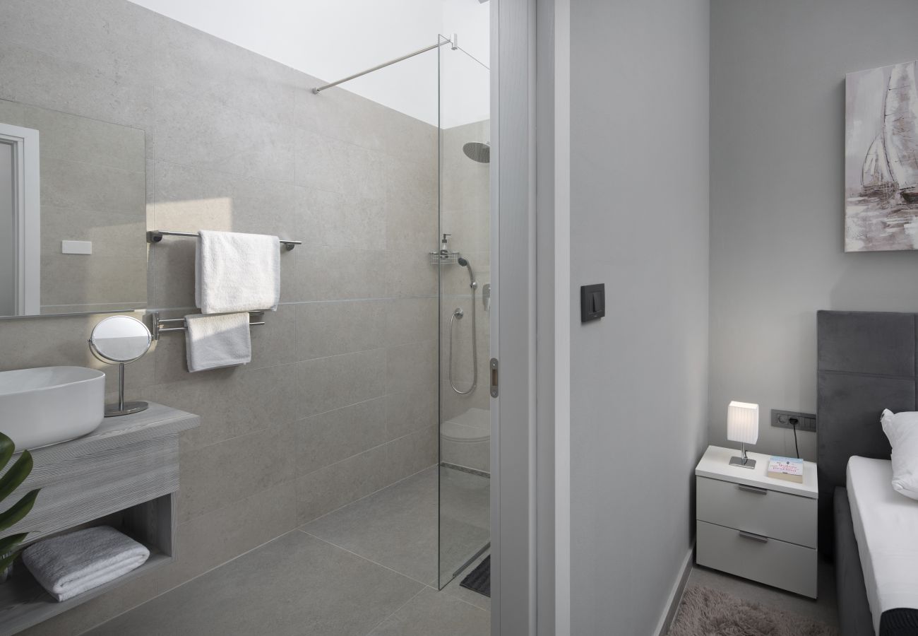 Villa in Vodnjan - Villa Infinity near Pula for 8 persons with 68 m2 private pool, sauna & kids playground