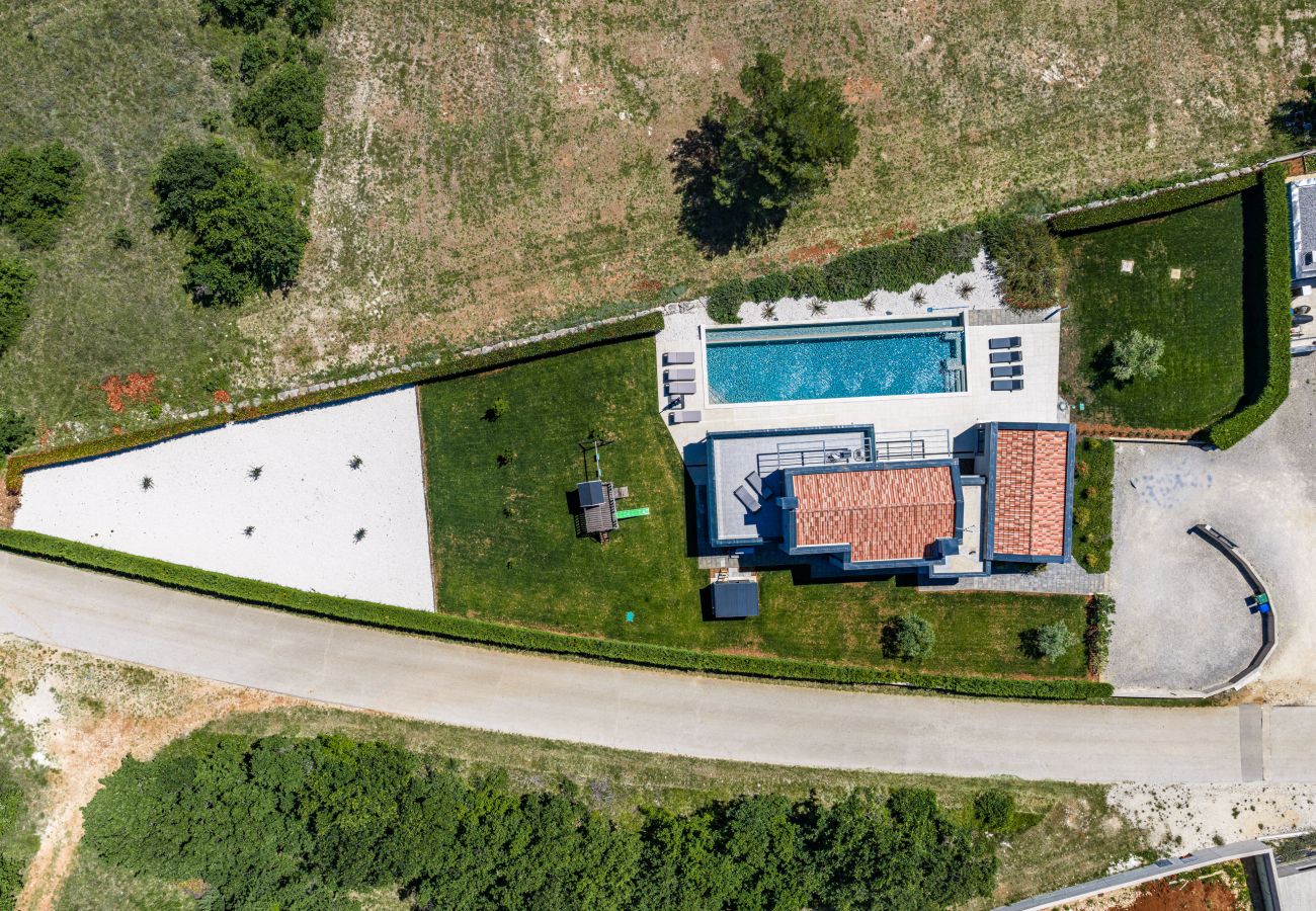 Villa in Vodnjan - Villa Infinity near Pula for 8 persons with 68 m2 private pool, sauna & kids playground