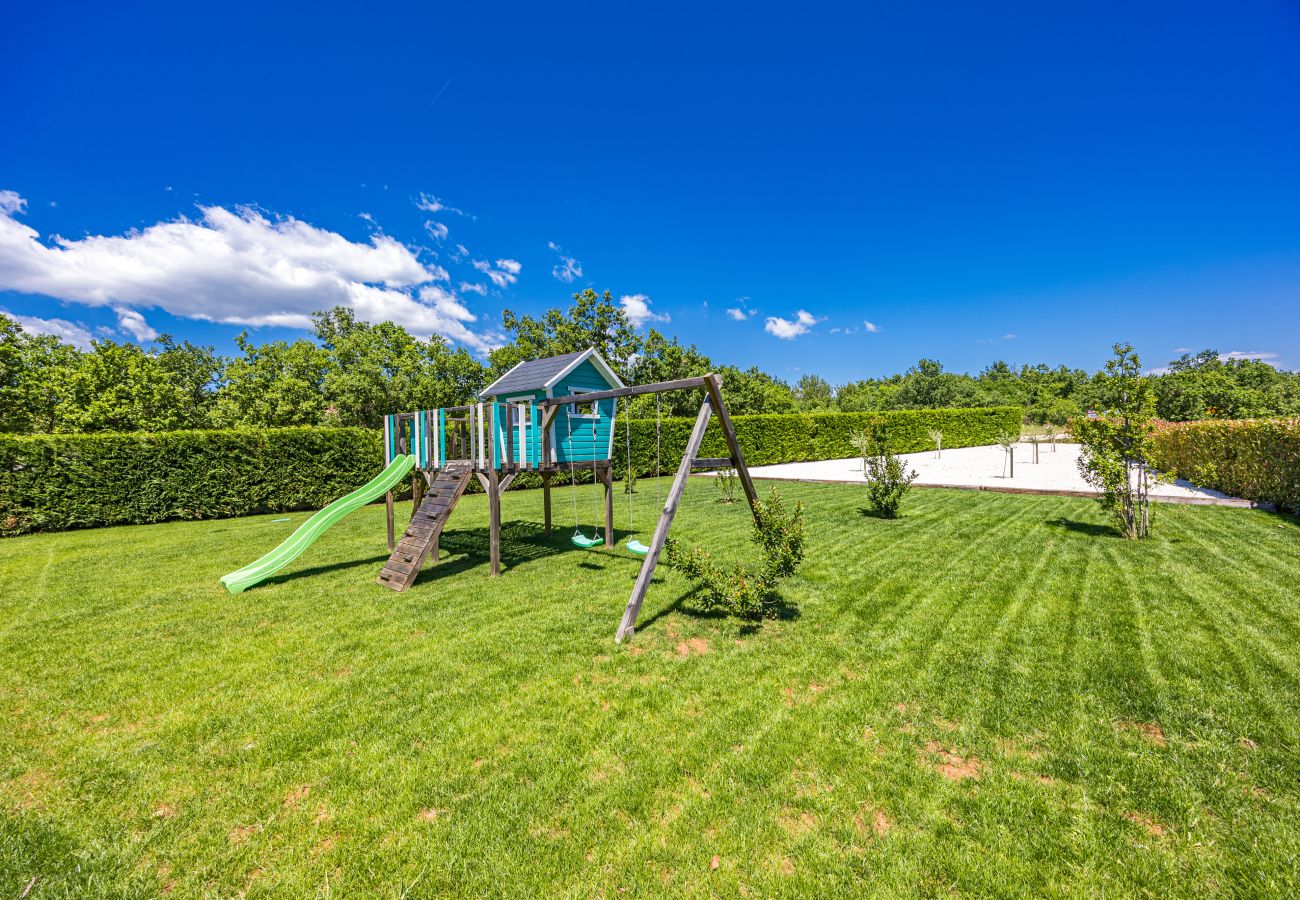 Villa in Vodnjan - Villa Infinity near Pula for 8 persons with 68 m2 private pool, sauna & kids playground