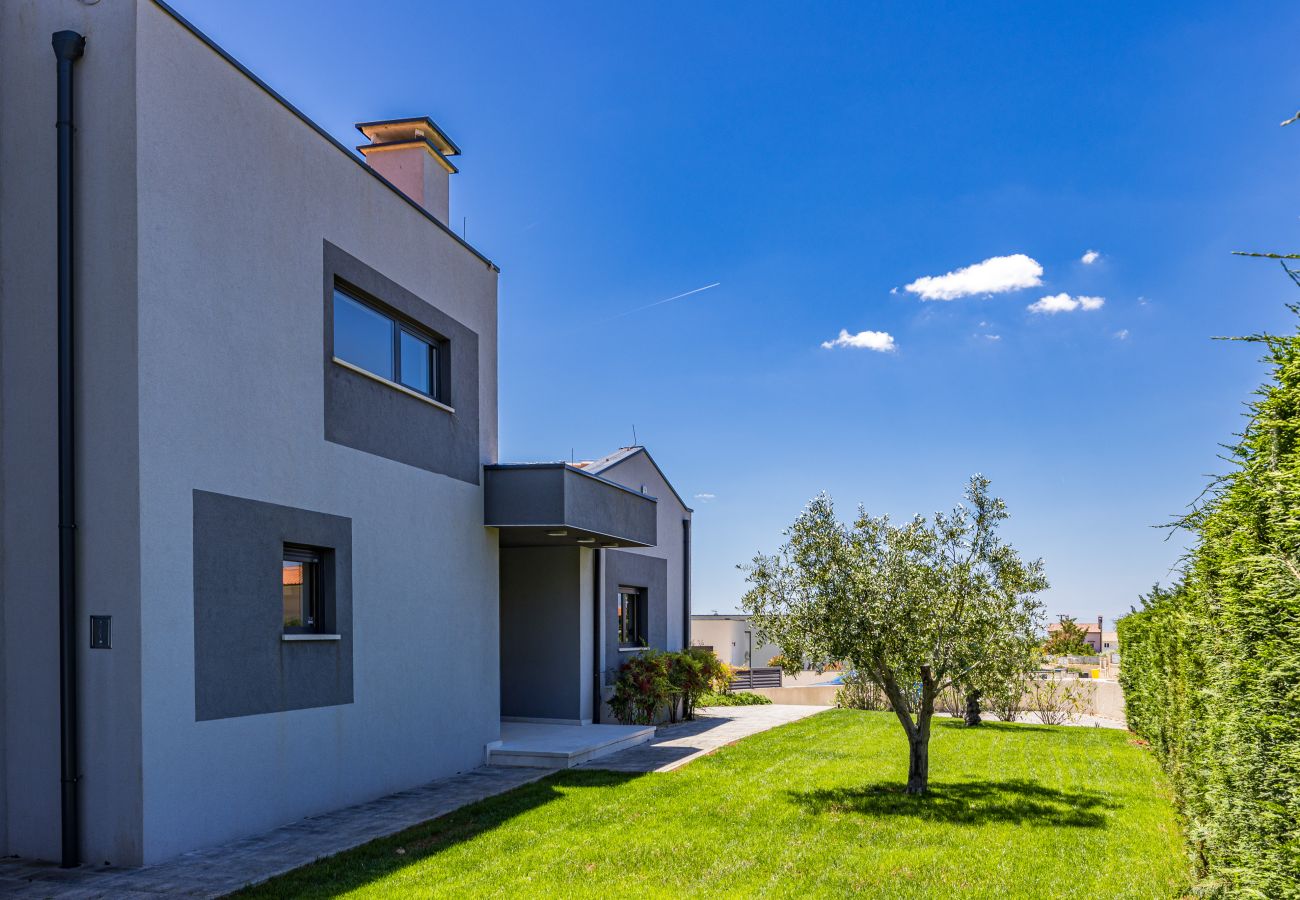 Villa in Vodnjan - Villa Infinity near Pula for 8 persons with 68 m2 private pool, sauna & kids playground
