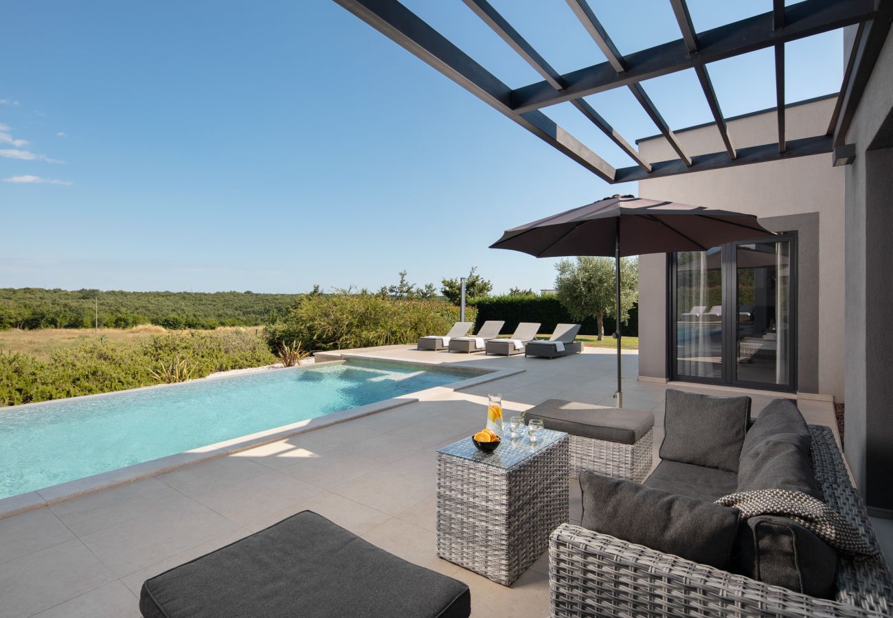 Villa in Vodnjan - Villa Infinity near Pula for 8 persons with 68 m2 private pool, sauna & kids playground